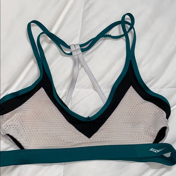 saucony sports bra